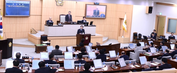 여수시의회가 21일 본회의를 열고 상포특위 활동기간 연장건을 통과시켰다.