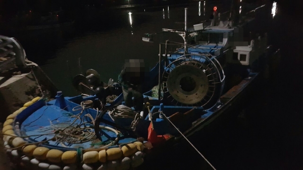 19일 새벽 금오도 인근에서 조업중이던 어선이 어선에 좌초됐다가 무사히 구조돼 안도항으로 입항했다.