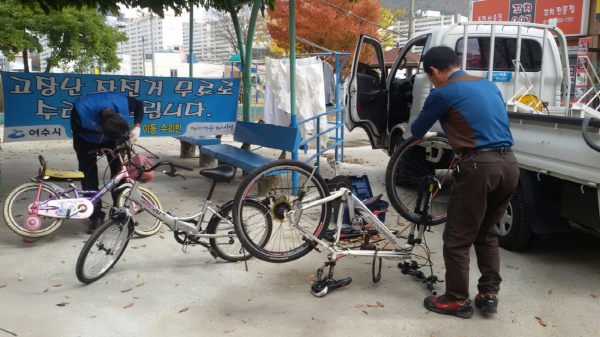 여수시가 29일부터 자전거 무상수리반을 운영한다.