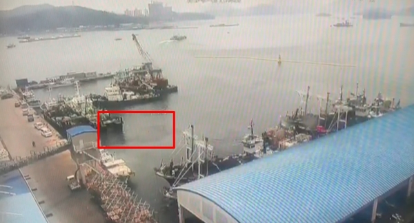 CCTV에 찍힌 선저 폐수 유출 선박 모습.
