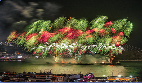 여수밤바다 불꽃축제 미디어 공모 사진전이 1일부터 15일까지 여수 전역에서 열린다.