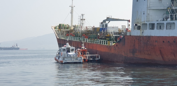 8일 여수 앞바다에서는 선박 화재 사고가 잇따라 발생했다.