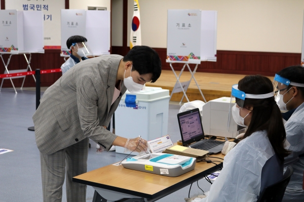전남도 선관위가 28일 6.1지방선거를 대비해 투표 시연회를 진행했다.