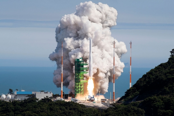 국내기술로 독자개발한 우주발사체 누리호가 21일 발사에 성공했다. 사진 한국항공우주연구원 제공.