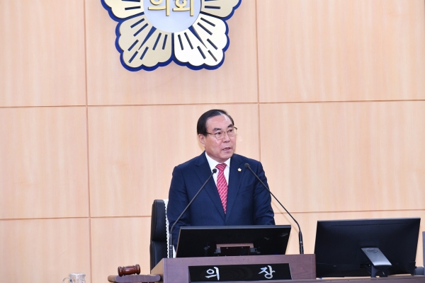 김영규 여수시의회 의장이 14일 임시회 개회사를 하고 있다.
