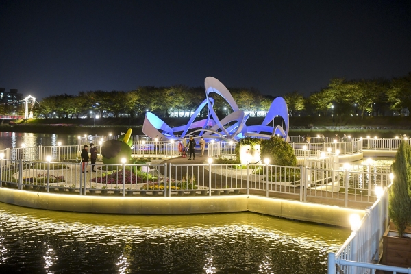 순천만정원박람회의 또다른 핵심 컨텐츠인 '물 위의 정원'이 12일 개장했다.