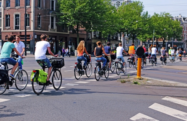 네델란드의 자전거 도로 사례.