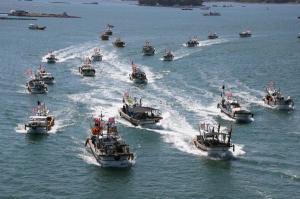 여수어민들, 160척 어선 이끌고 분노의 시위